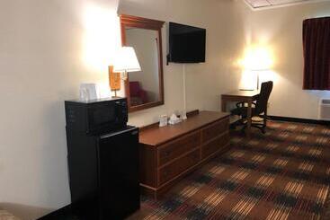 هتل Red Carpet Inn Syracuse Airport