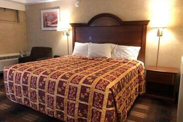 هتل Red Carpet Inn Syracuse Airport