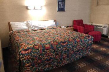 هتل Red Carpet Inn Syracuse Airport