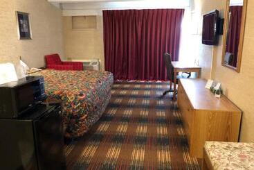 هتل Red Carpet Inn Syracuse Airport