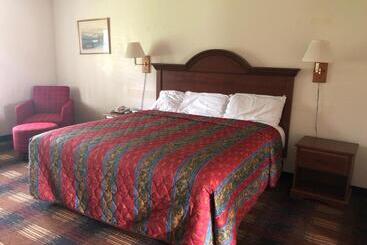 هتل Red Carpet Inn Syracuse Airport
