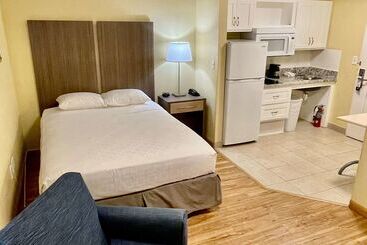 فندق Suburban Studios Fort Myers Cape Coral