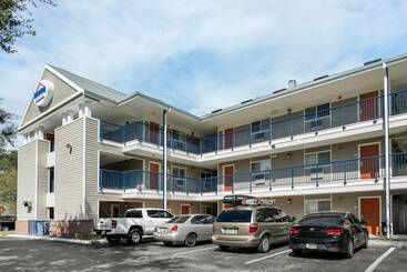 هتل Suburban Studios Lakeland North I4