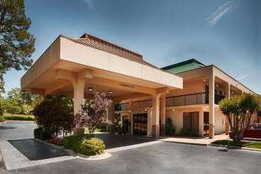 هتل Surestay Plus  By Best Western Southern Pines Pinehurst