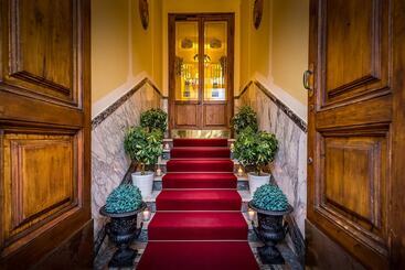 هتل Ungherese Small Luxury