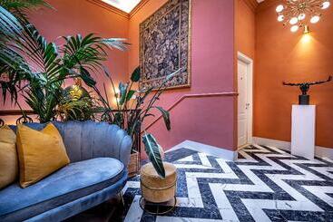 هتل Ungherese Small Luxury