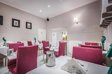 هتل Ungherese Small Luxury