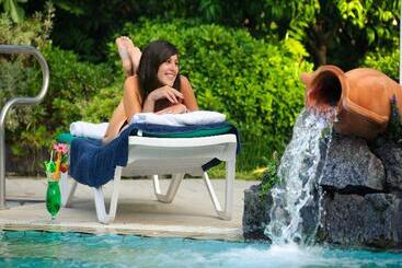 هتل Villa Durrueli Resort & Spa