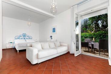 هتل Villa Oriana Relais