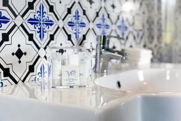 هتل Villa Oriana Relais