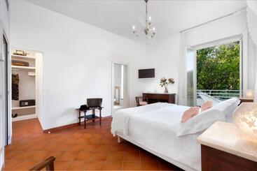 هتل Villa Oriana Relais