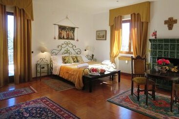 هتل Villa Sant Uberto Country Inn