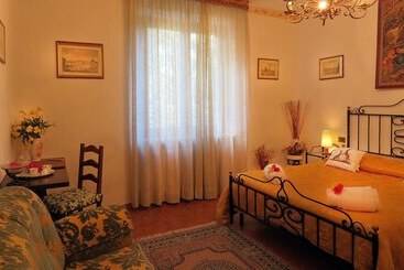 هتل Villa Sant Uberto Country Inn