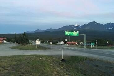 هاستل Kluane Park Inn