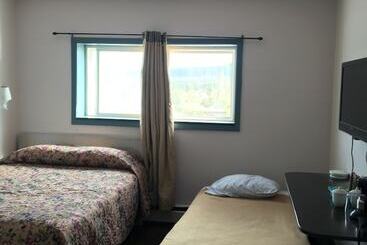 هاستل Kluane Park Inn