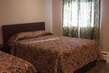هاستل Kluane Park Inn