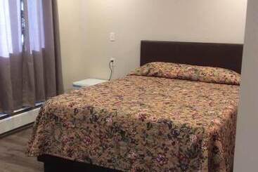 هاستل Kluane Park Inn