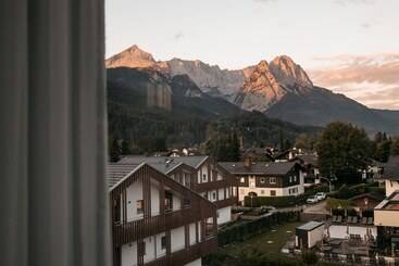 هتل Aja Garmischpartenkirchen