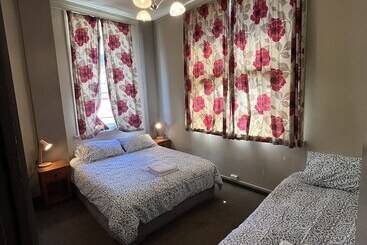 هاستل Uptown Backpackers