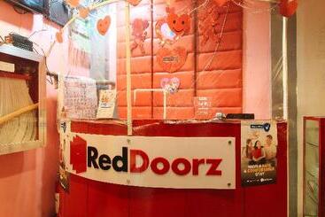 هتل Reddoorz @ P Florentino Street Sampaloc Manila