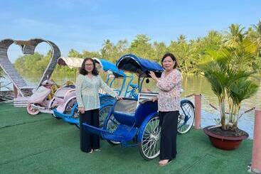 استراحتگاه Rooster Mekong Garden & Villas