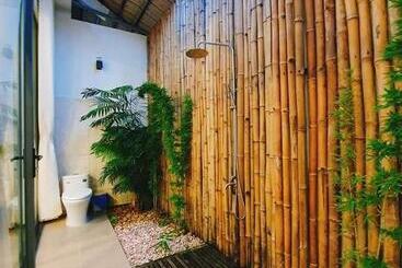 استراحتگاه Rooster Mekong Garden & Villas