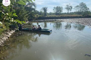 استراحتگاه Rooster Mekong Garden & Villas