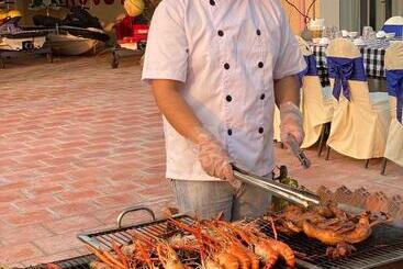 استراحتگاه Rooster Mekong Garden & Villas