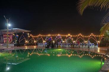 استراحتگاه Rooster Mekong Garden & Villas
