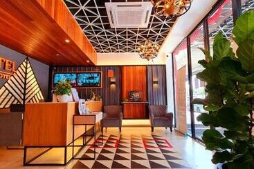 Sovotel Boutique Hotel Usj 9