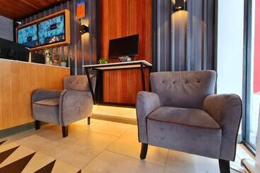 Sovotel Boutique Hotel Usj 9