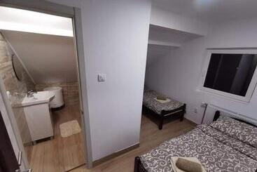 هاستل Apartmani Maja 2