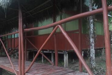 هتل Explorer Lodge