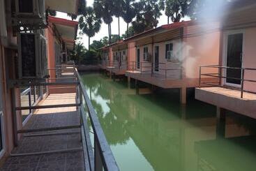 هتل Palm Payom Village Resort
