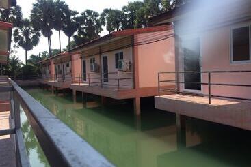 هتل Palm Payom Village Resort