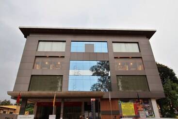 هتل Parkview Inn By Oyo Rooms