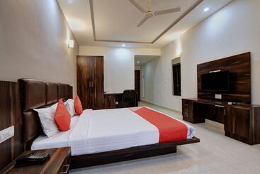 هتل Parkview Inn By Oyo Rooms