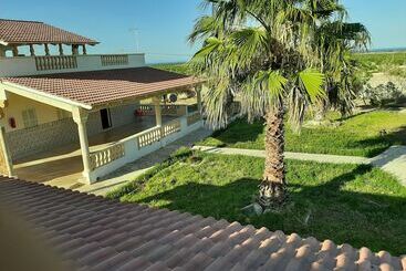 پانسیون Auberge Essanya
