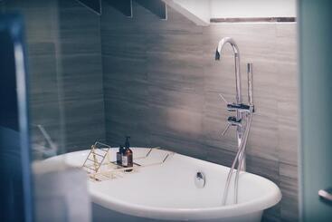 پانسیون Shanghai Downtown Hills Boutique Guesthouse Near Metro Line 7, Exit 3, Changping Road