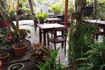پانسیون Karl Holiday Bungalow