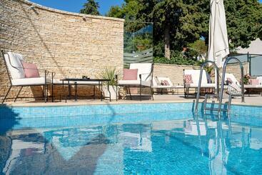 膳宿费 Rooms With A Swimming Pool Tisno, Murter   3219