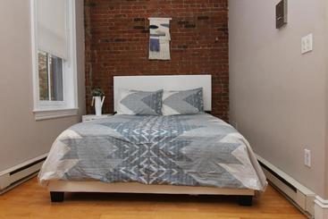 Stylish Downtown Studio In The Southend, C.ave# 3