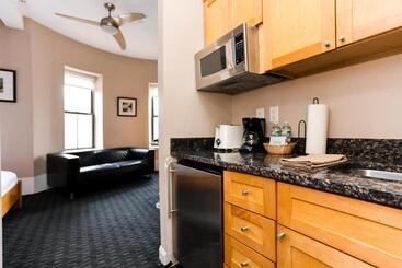 Stylish Downtown Studio In The Southend, C.ave #31