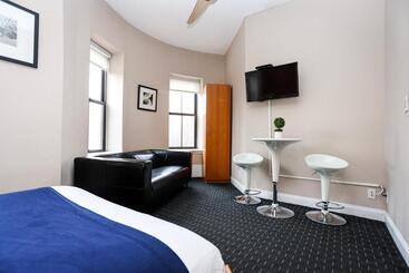 Stylish Downtown Studio In The Southend, C.ave #31