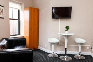 Stylish Downtown Studio In The Southend, C.ave #31