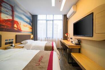 Thank Inn Plus Hotel Guizhou Zunyi Old Railway Station