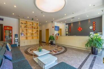 هتل 7days Premium Xichang Torch Plaza Qionghai Wetland Park Branch