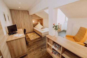 هتل Haus Maria