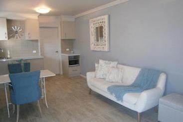 호텔 Kindred Studio Apartments