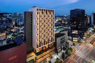 Отель Mercure Ambassador Seoul Hongdae